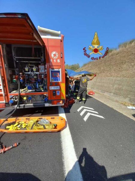 incidente a12 vvf vigili fuoco pompieri ambulanza (2)