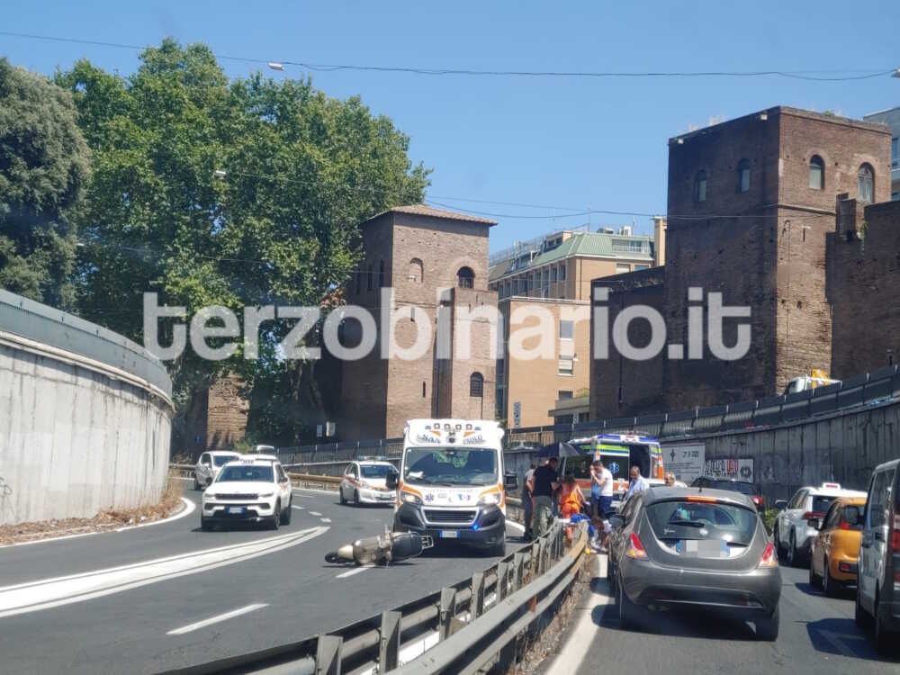 incidente muro torto ambulanza roma 2 incidente muro torto ambulanza roma 1