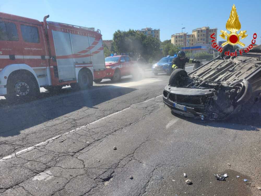 incidente stradone campo oro civitavecchia viale pertini vvf vigili fuoco pompieri incidente stradone campo oro civitavecchia viale pertini vvf vigili fuoco pompieri