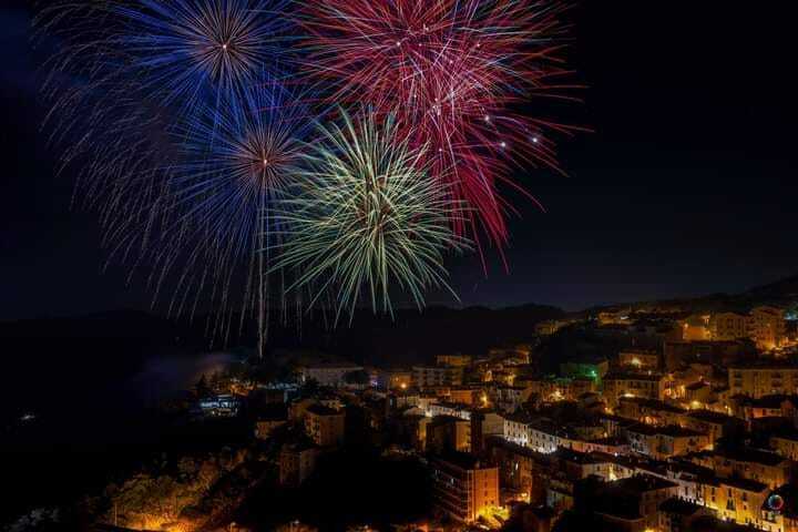 Tolfa festeggia Sant’Egidio con Jo Squillo, Marco Morandi e un grandioso spettacolo pirotecnico