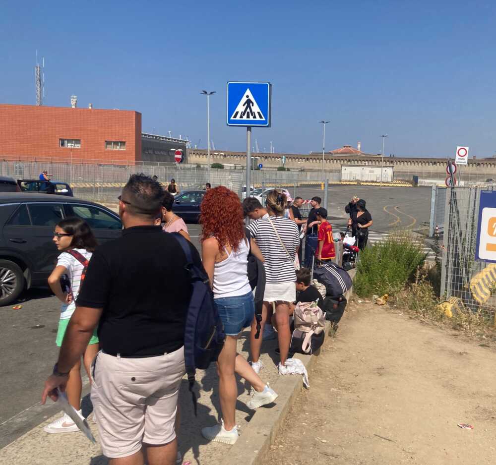 turisti croceristi largo pace terminal (2)