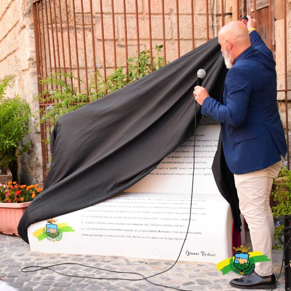 Inaugurazione panchina gianni rodari Inaugurazione panchina gianni rodari