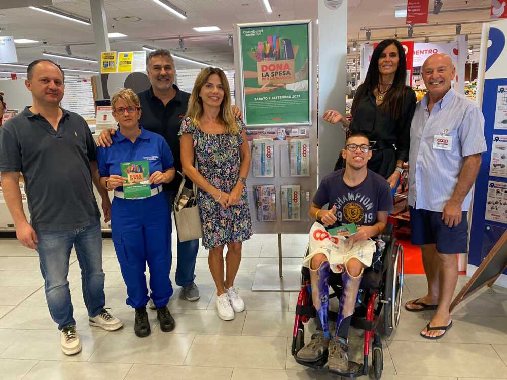 L'Assessore Zacchei a Dona la spesa per la scuola