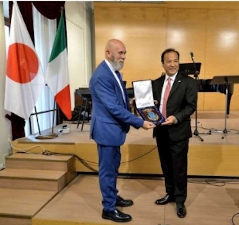 Sindaco Tedesco e Ambasciatore Okada gemellaggio civitavecchi ishinomaki Sindaco Tedesco e Ambasciatore Okada gemellaggio civitavecchi ishinomaki
