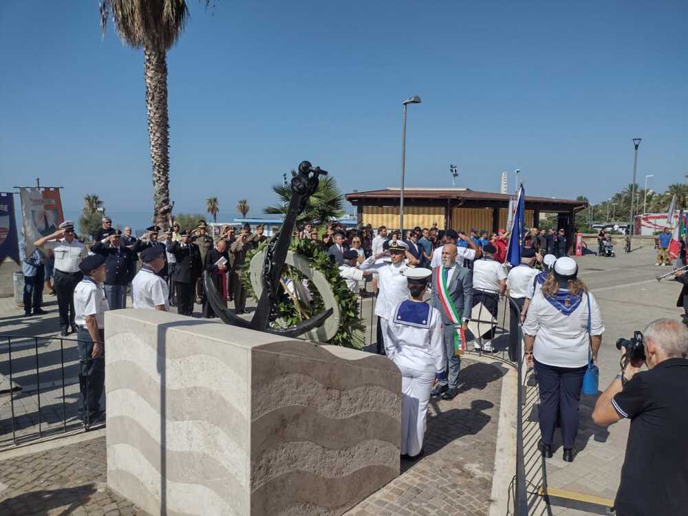 Civitavecchia per la cerimonia in memoria dei marinai scomparsi in mare