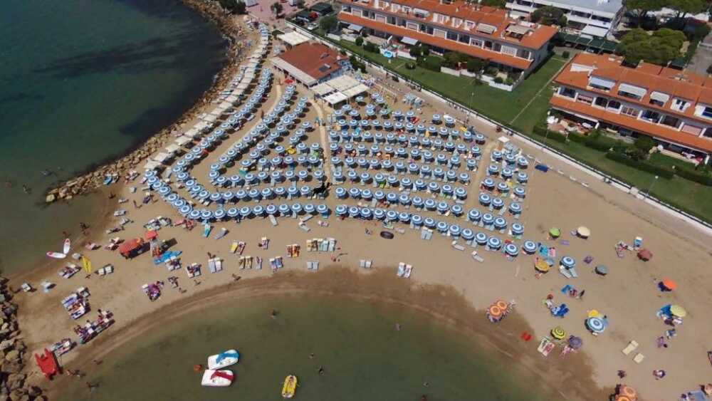 grottini santa severa ombrelloni le due spiagge
