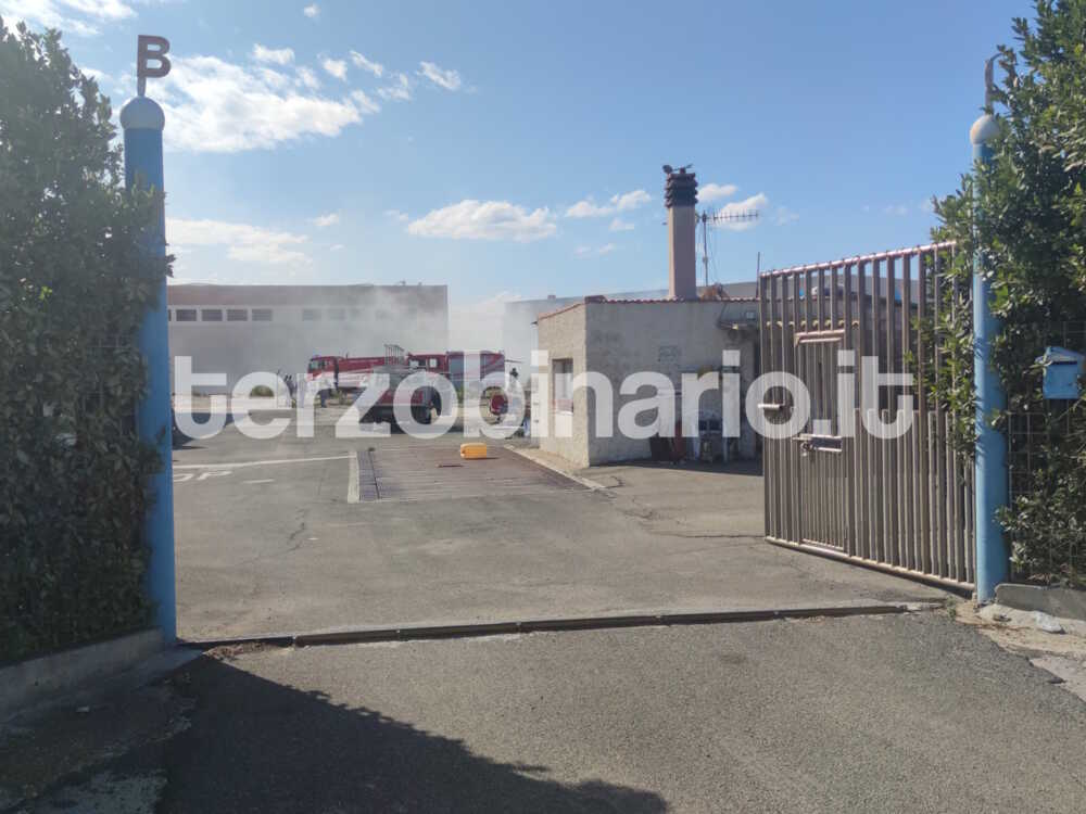 incendio zona industriale civitavecchia vvf vigili fuoco pompieri 1
