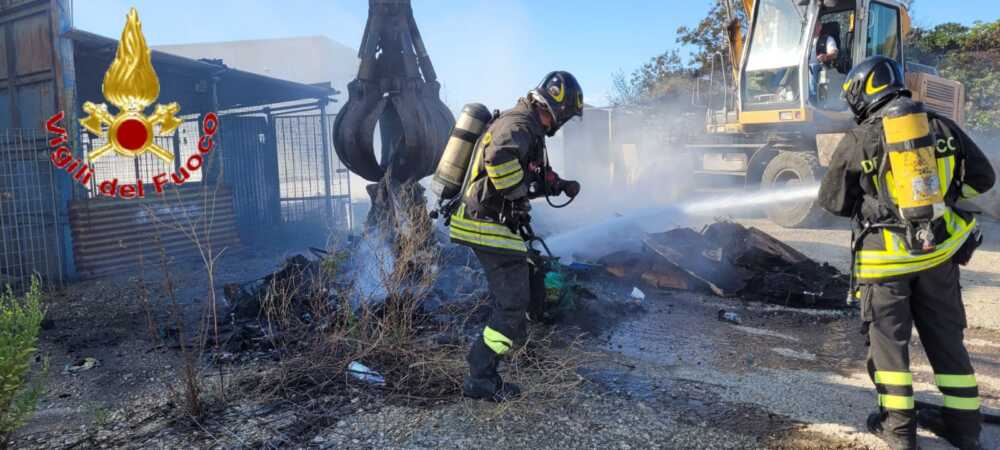 incendio zona industriale civitavecchia vvf vigili fuoco pompieri 2