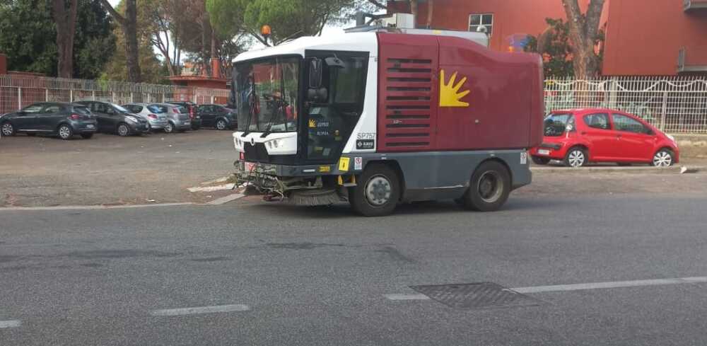 mezzo ama rifiuti spazzamento pulizia strade mezzo ama rifiuti spazzamento pulizia strade