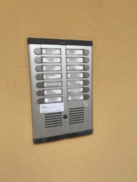 ubaldo manuali nettubino operatore ecologico stupro citofono