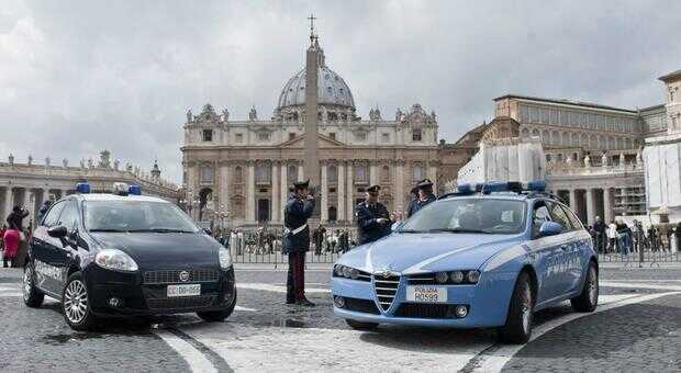 Prova ad entrare a San Pietro con un coltello, ferito un agente