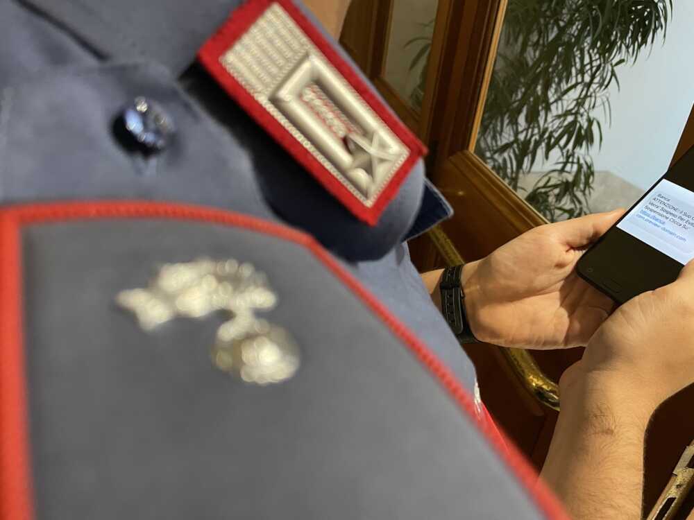 NINV ROMA - Carabinieri operazione Smishing telefono frodi informatiche (2)NINV ROMA - Carabinieri operazione Smishing telefono frodi informatiche (2)