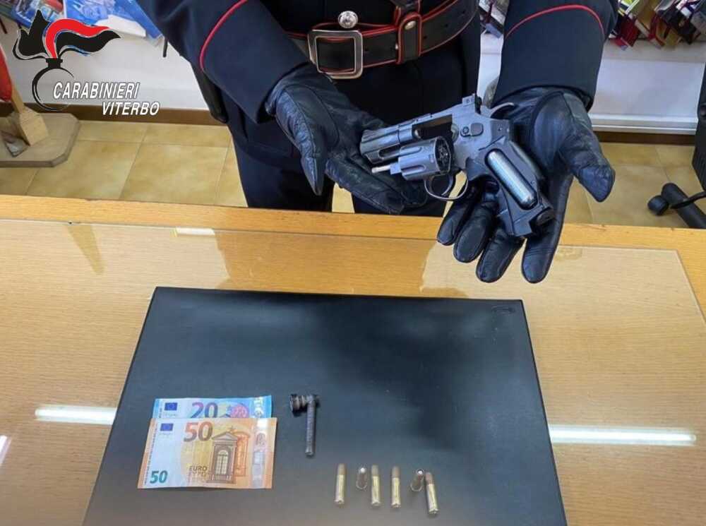 armi rapina Montalto di Castro carabinieri (1) armi rapina Montalto di Castro carabinieri (1)