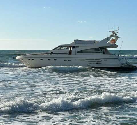 barca fantasma abbandonata fregene barca fantasma abbandonata fregene