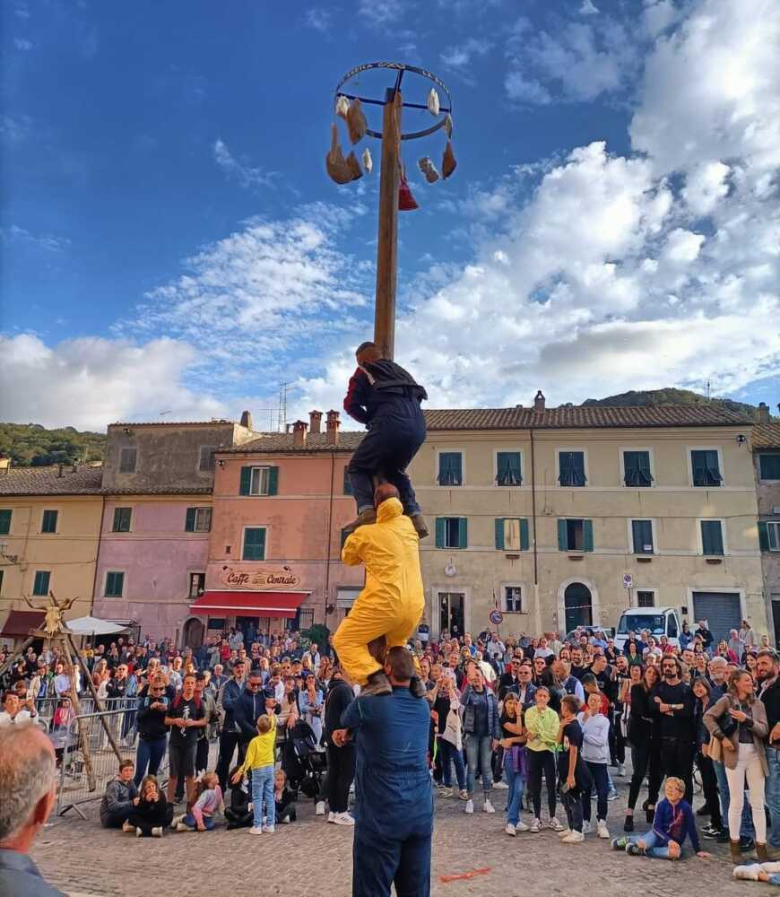 festa d’autunno allumiere palo cuccagna festa d'autunno allumiere palo cuccagna