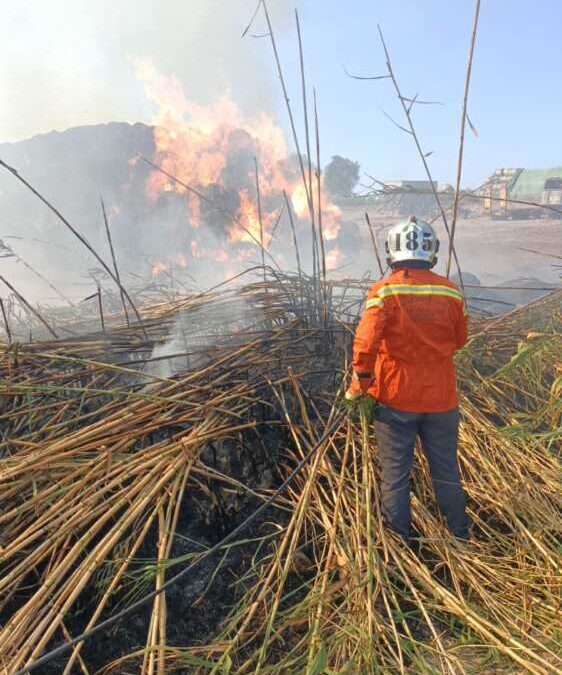 Incendio di sterpaglie e fieno in via dei Monteroni, intervengono ProCiv Cerveteri e Vigili del Fuoco