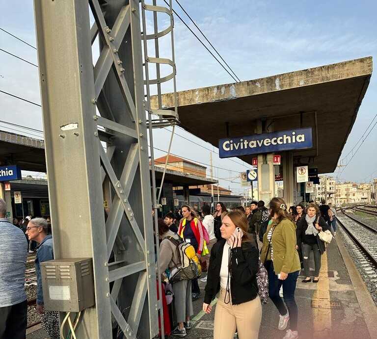 turisti croceristi stazione civitavecchia