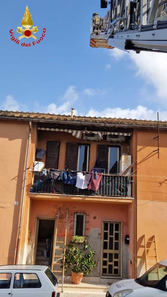 vvf vigili fuoco civitavecchia pompieri solaio via amba aradam vvf vigili fuoco civitavecchia pompieri solaio via amba aradam