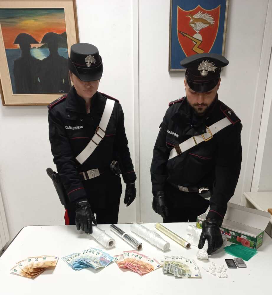 ANZIO – La droga sequestrata dai Carabinieri (1) ANZIO - La droga sequestrata dai Carabinieri (1)