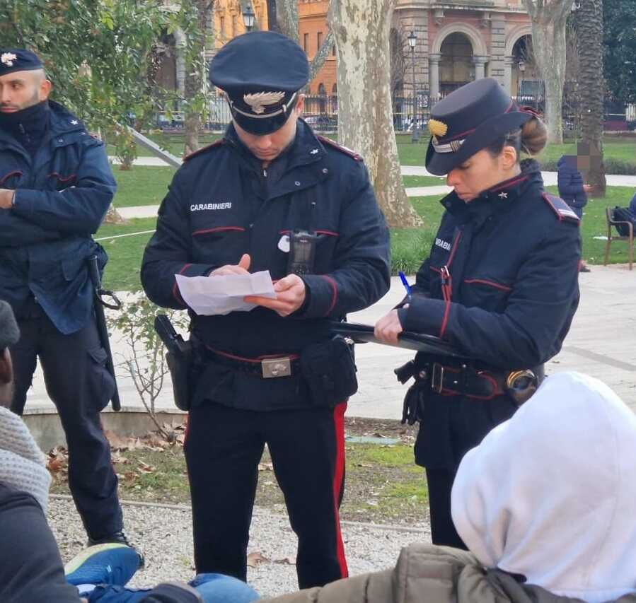 PIAZZA DANTE - Controlli dei Carabinieri in zona Esquilino (3)