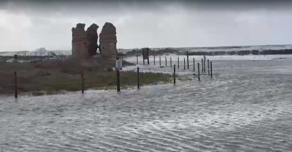 Torre Flavia mareggiata sommersa erosione