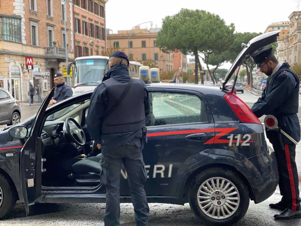 Un posto di controllo dei Carabinieri nel quartiere Appio