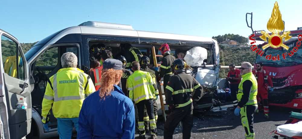incidente a12 civitavecchia nord vvf vigili fuoco pompieri 1 incidente a12 civitavecchia nord vvf vigili fuoco pompieri 2