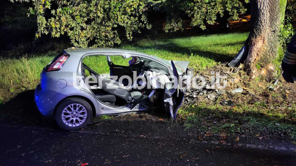 incidente manziana auto ragazzi albero incidente manziana auto ragazzi albero
