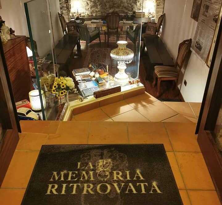 Giornata contro la violenza sulle donne, alla “Memoria Ritrovata” di Civitavecchia mostra “Di rosso solo una rosa”