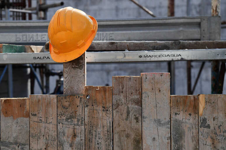 operaio morto sul lavoro a roma operaio morto sul lavoro a roma