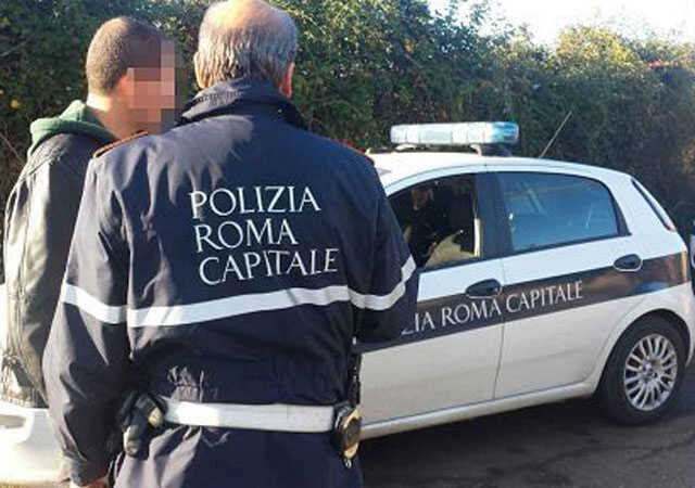 polizia-roma-capitale https://www.terzobinario.it/il-giorno-del-grande-sciopero-roma-paralizzata-tra-cortei-e-manifestazioni/