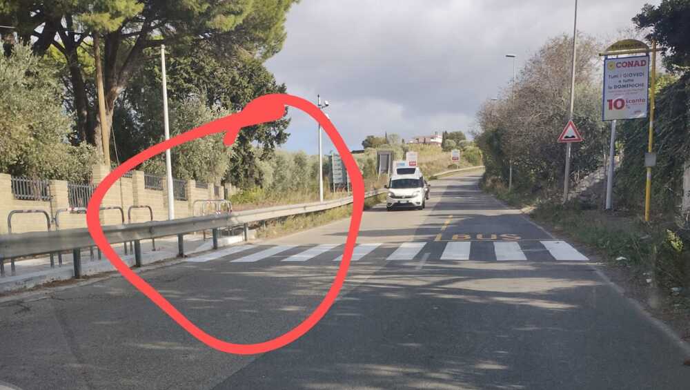 strisce pedonali guard-rail civitavecchia 2