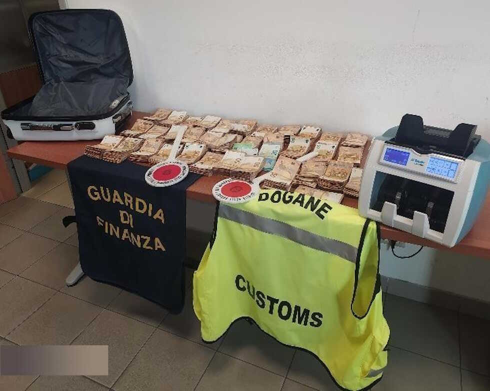 valuta non dichiarata denaro finanza dogane porto civitavecchia valuta non dichiarata denaro finanza dogane porto civitavecchia