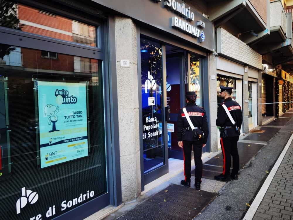 rapina ciampino sopralluogo carabinieri rapina ciampino sopralluogo carabinieri