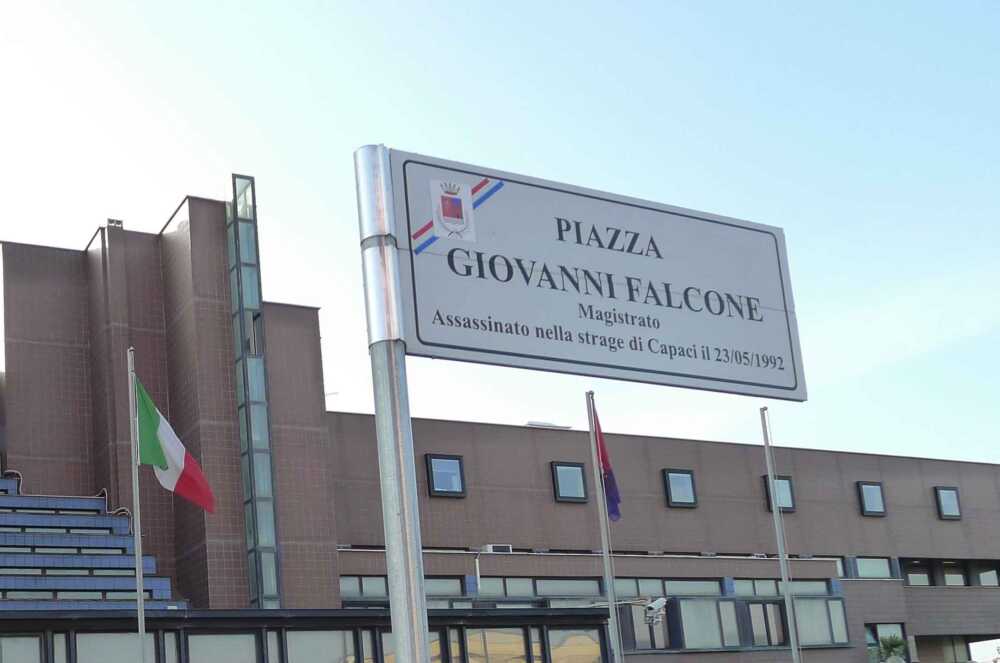 COMUNE-DI-LADISPOLI- piazza falcone 1 COMUNE-DI-LADISPOLI- piazza falcone