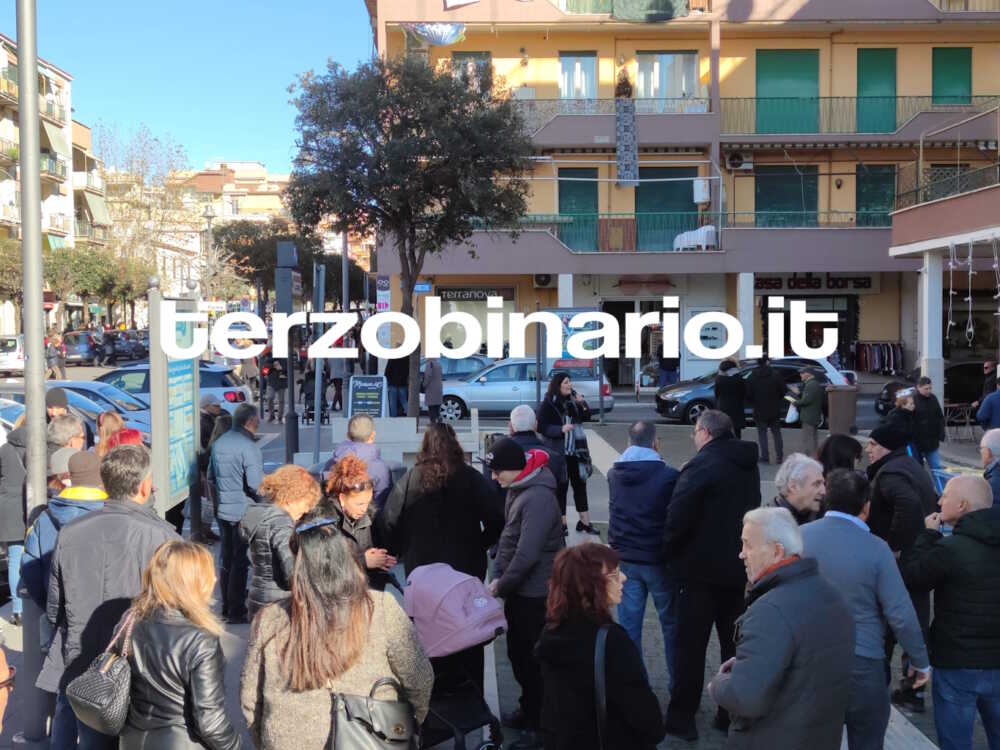 manifestazione piazza marescotti ladispoli