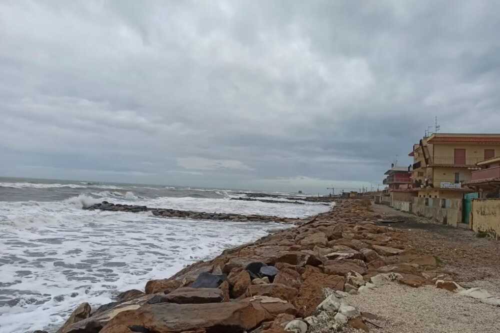 mareggiata ladispoli