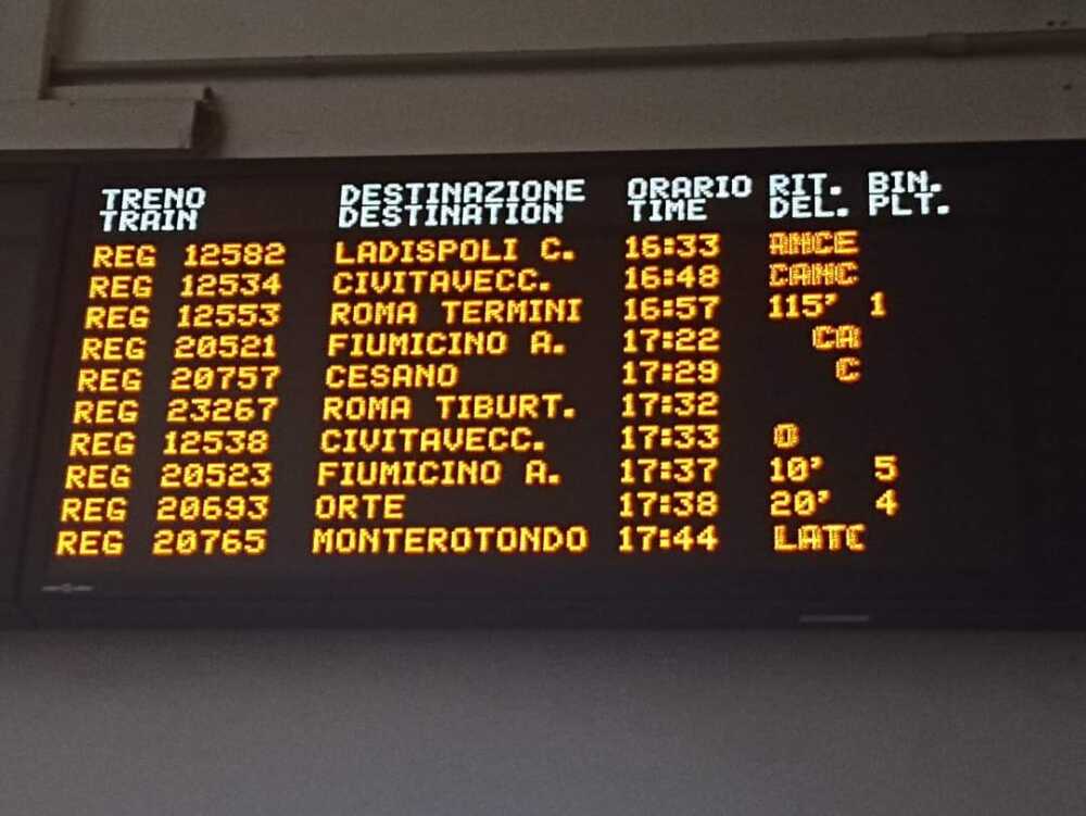 tabellone ritardi treni