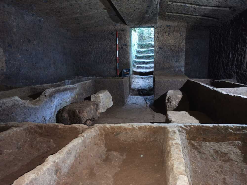 tomba-onde-marine-necropoli-banditaccia-cerveteri
