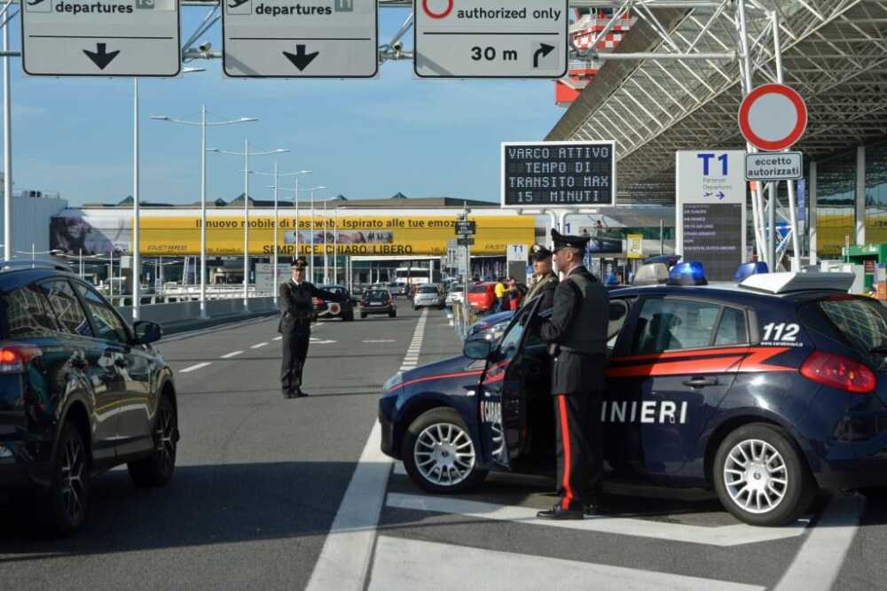 CP AEROPORTI - Controlli dei Carabinieri presso l'aeroporto di Fiumicino Leonardo da Vinci (4)