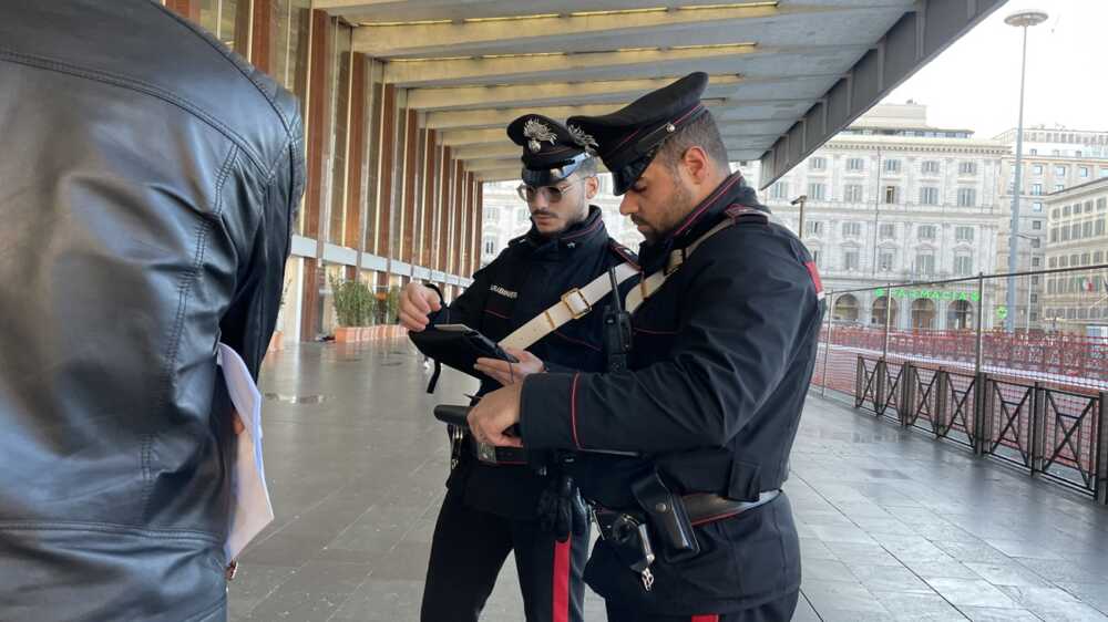 Due arresti, dieci denunce e tante sanzioni: blitz dei Carabinieri a Stazione Termini