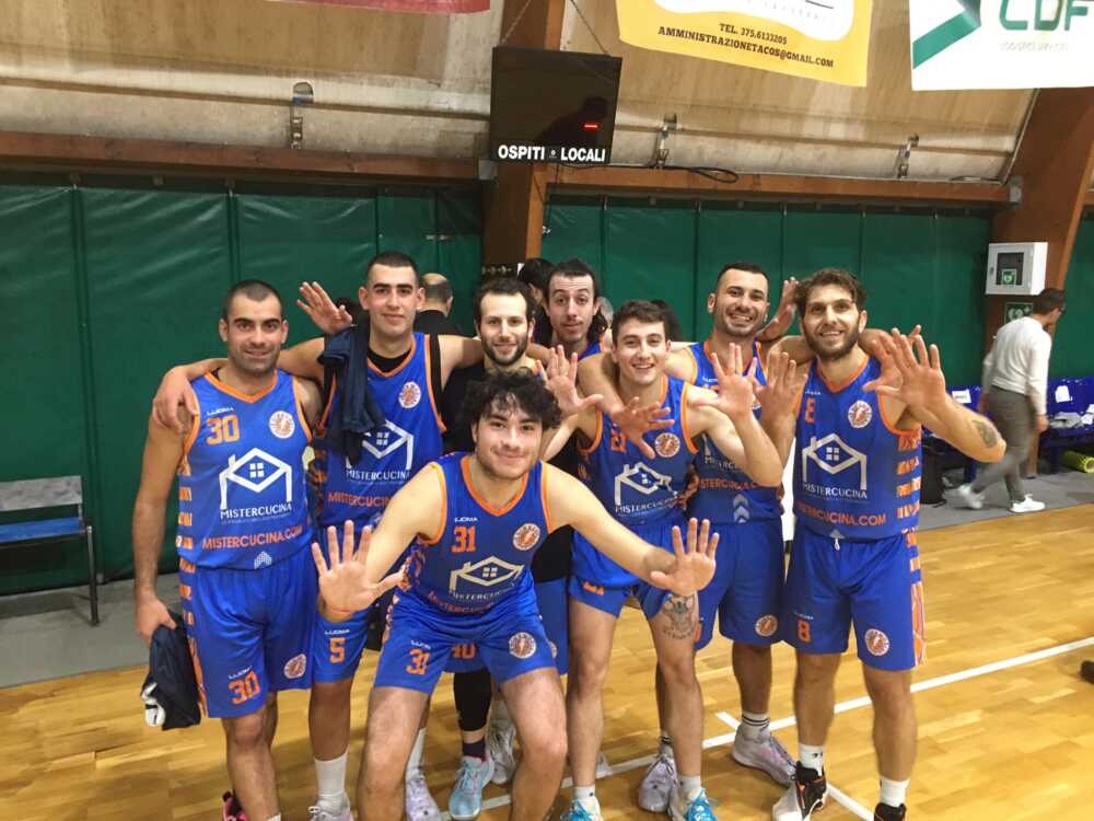 La Mistercucina Dinamo Ladispoli ha battuto in trasferta il Basket Bee Sermoneta per 93-98 La Mistercucina Dinamo Ladispoli ha battuto in trasferta il Basket Bee Sermoneta per 93-98
