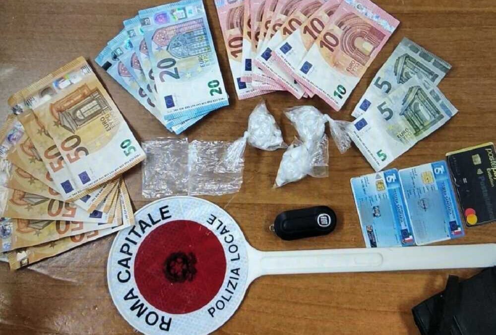 Tampona un bus Atac, Roma Capitale gli trova la coca in auto