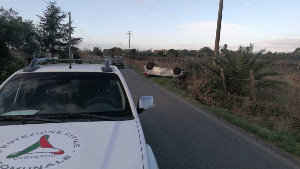 auto fuori strada in Via di Zambra auto fuori strada in Via di Zambra