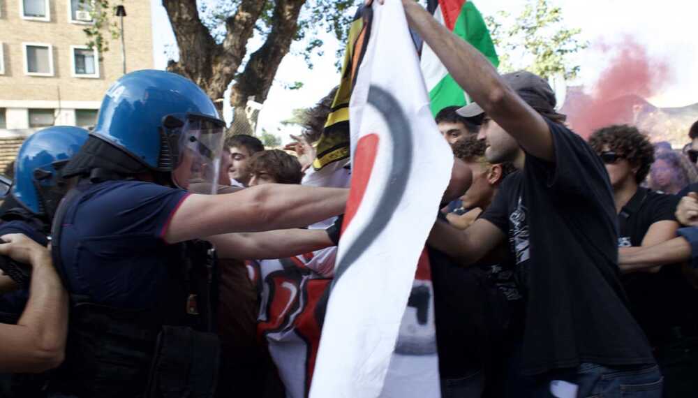 corteo palestina polizia