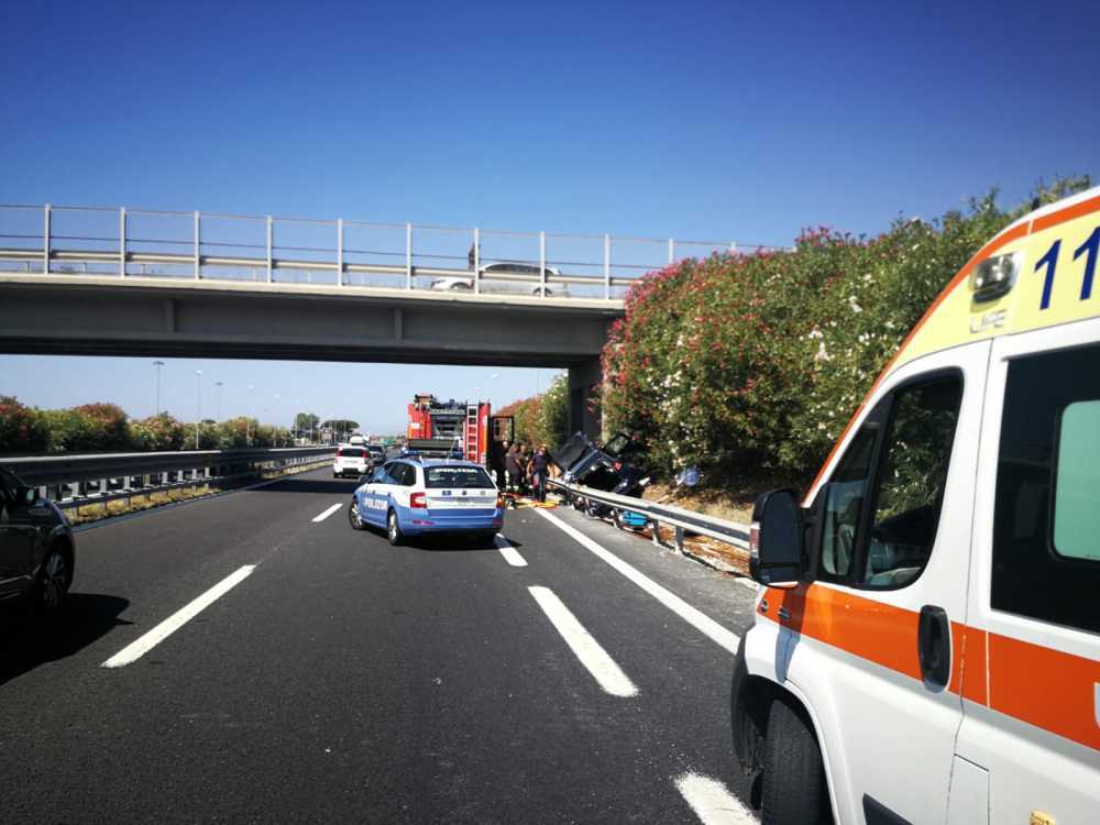 incidente-a12-autostrada-vigili-fuoco-polizia-stradale-polstrada-pompieri-vvf-1 incidente-a12-autostrada-vigili-fuoco-polizia-stradale-polstrada-pompieri-vvf-1