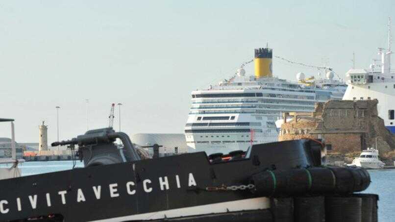 porto civitaveecchia nave