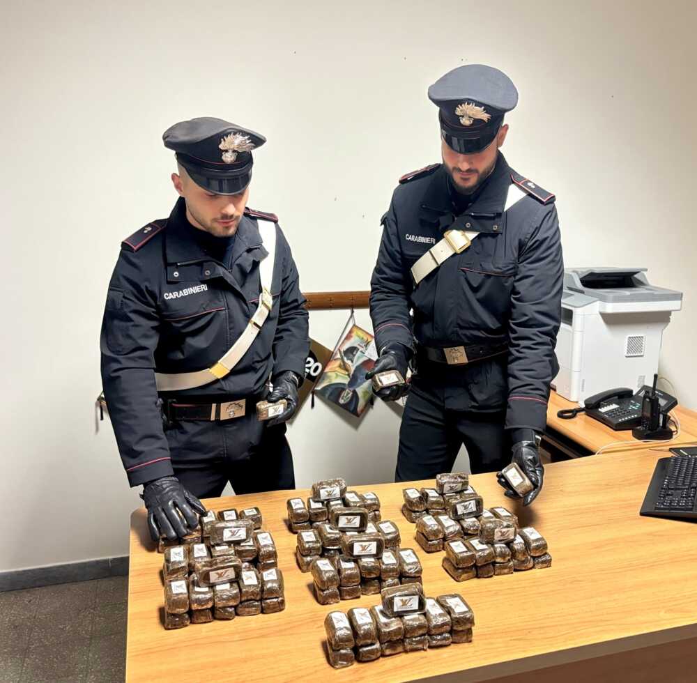 CASSIA – La droga sequestrata dai Carabinieri (1) CASSIA - La droga sequestrata dai Carabinieri (1)