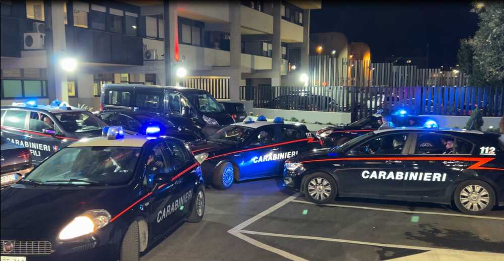 FRASCATI 6 arresti dei Carabinieri a Tor Bella Monaca (1) FRASCATI 6 arresti dei Carabinieri a Tor Bella Monaca (1)