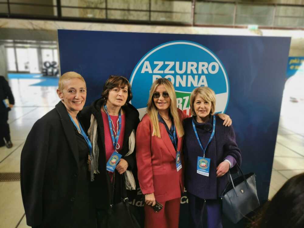 La delegazione di Azzurro Donna – Provincia di Viterbo al Congresso nazionale di Forza Italia La delegazione di Azzurro Donna - Provincia di Viterbo al Congresso nazionale di Forza Italia